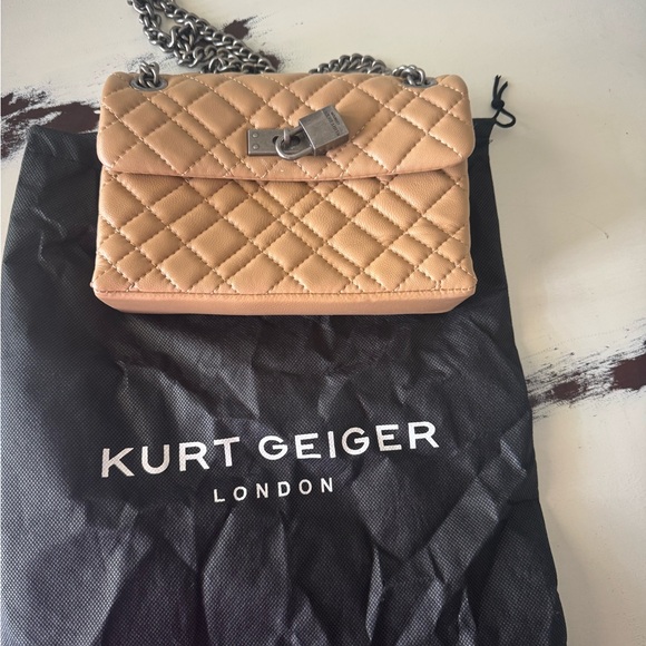 KURT GEIGER Brixton Diamond Quilted Leather Bag EUC. Includes dust bag
Authentic - Picture 7 of 7